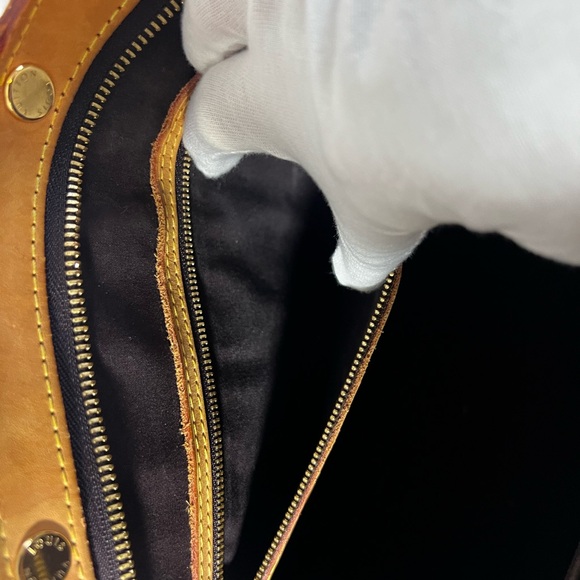 EUC Louis Vuitton Amarante Vernis Brea Bag - Picture 12 of 14